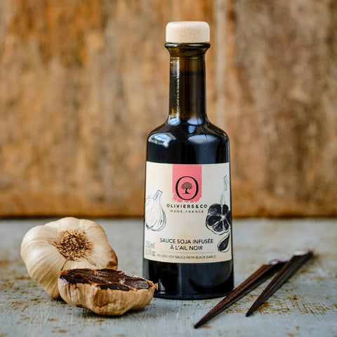 Gourmet soya sauce med sort hvidløg fra Oliviers & Co